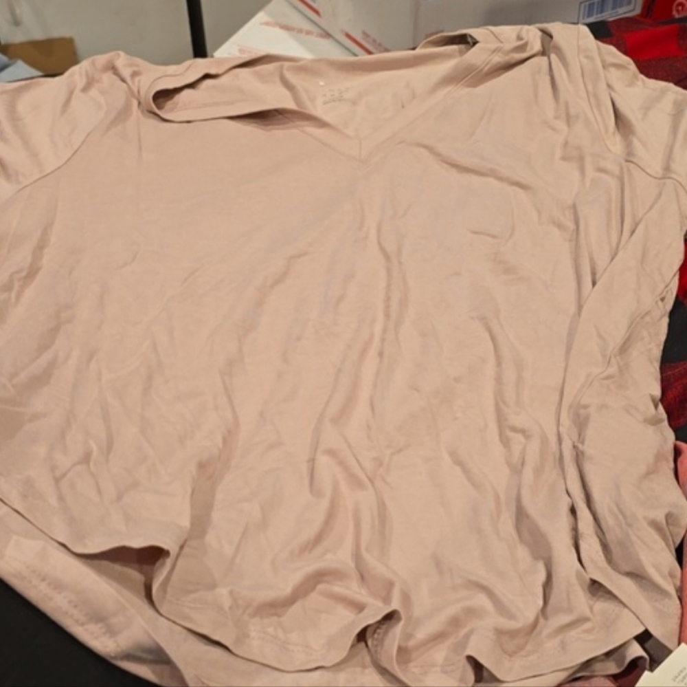 ❤️10/$13 New A New Day Light Beige V-Neck Shirt